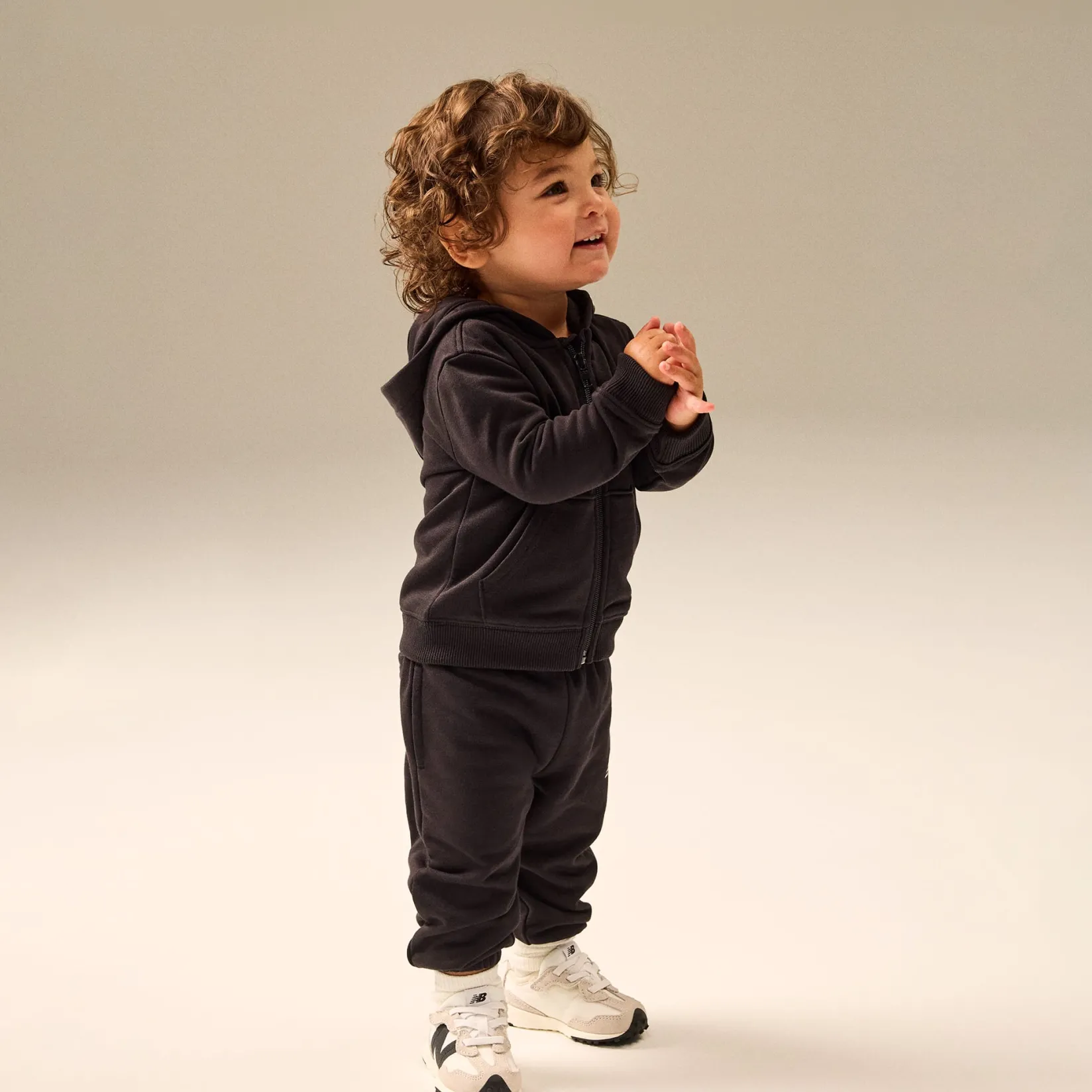 Sale 327 New-B Hook and Loop Shoes Size 4-10 Athletic Shoes|Shoes