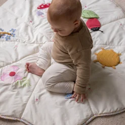 Throws|Blankets><noscript><img width=