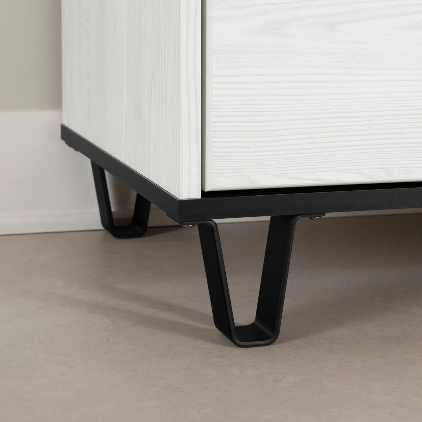 Storage Furniture>South Shore 4-Drawer Chest - Arlen White Pine and Black Matte