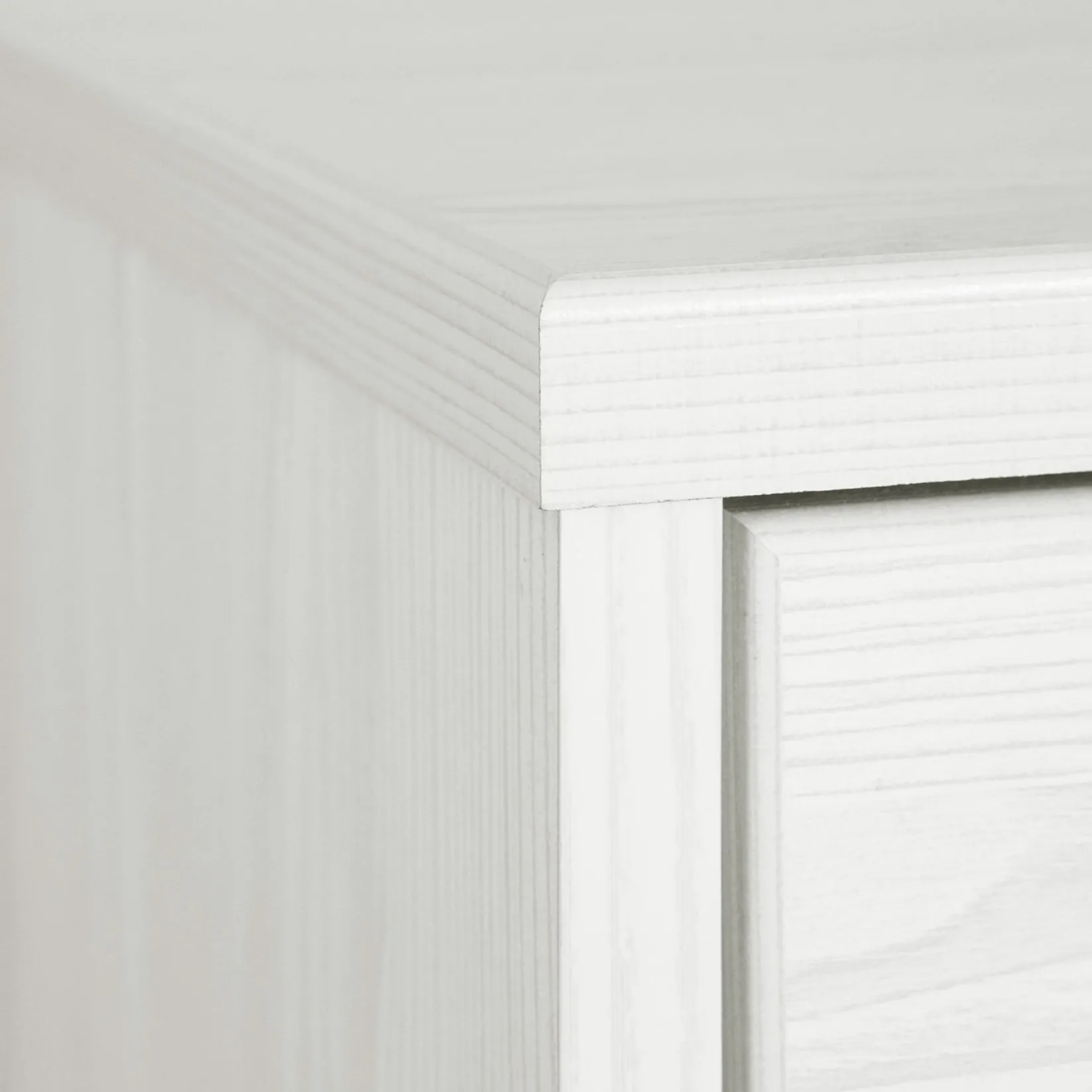 Storage Furniture>South Shore 4-Drawer Chest - Arlen White Pine and Black Matte