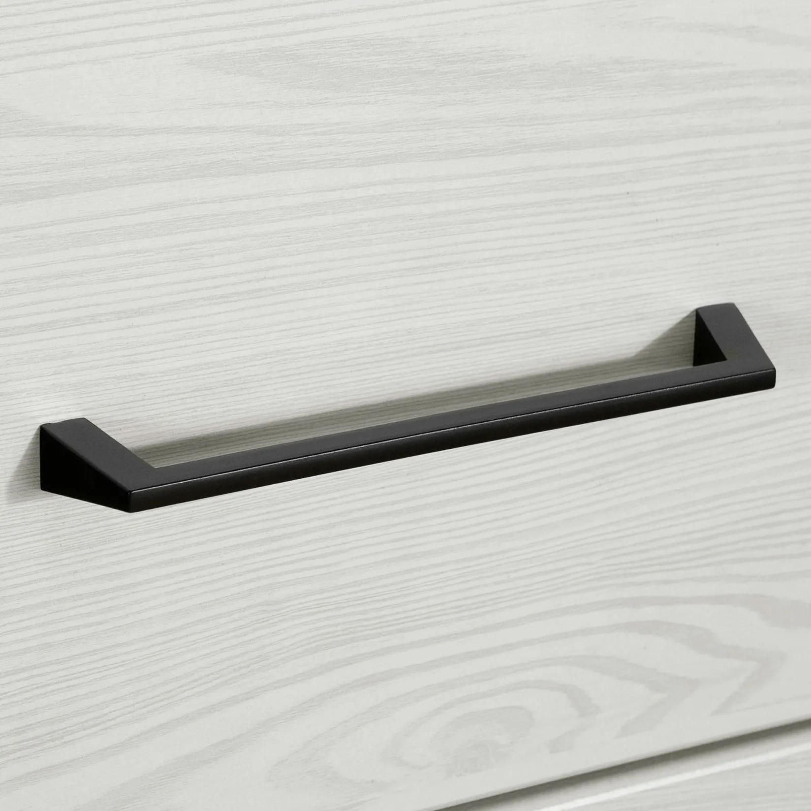 Storage Furniture>South Shore 4-Drawer Chest - Arlen White Pine and Black Matte