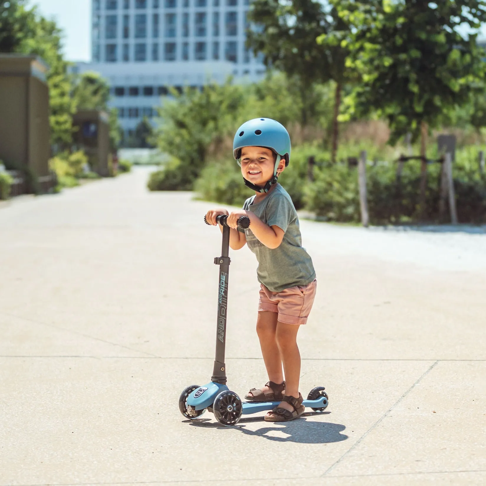 Bikes And Accessories|Bikes & Scooters>Scoot and Ride Highwaykick 3 Led Scooter - Steel