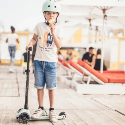 Bikes And Accessories|Bikes & Scooters>Scoot and Ride Highwaykick 3 Led Scooter - Kiwi