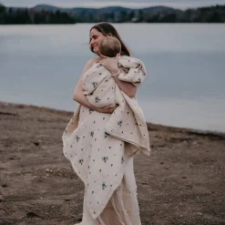 Throws|Blankets><noscript><img width=