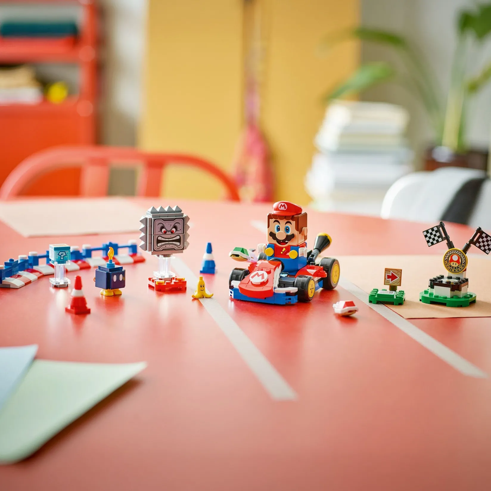 Assembly & Construction>LEGO® Super Mario™: Mario Kart™ – Interactive Mario™ & Standard Kart