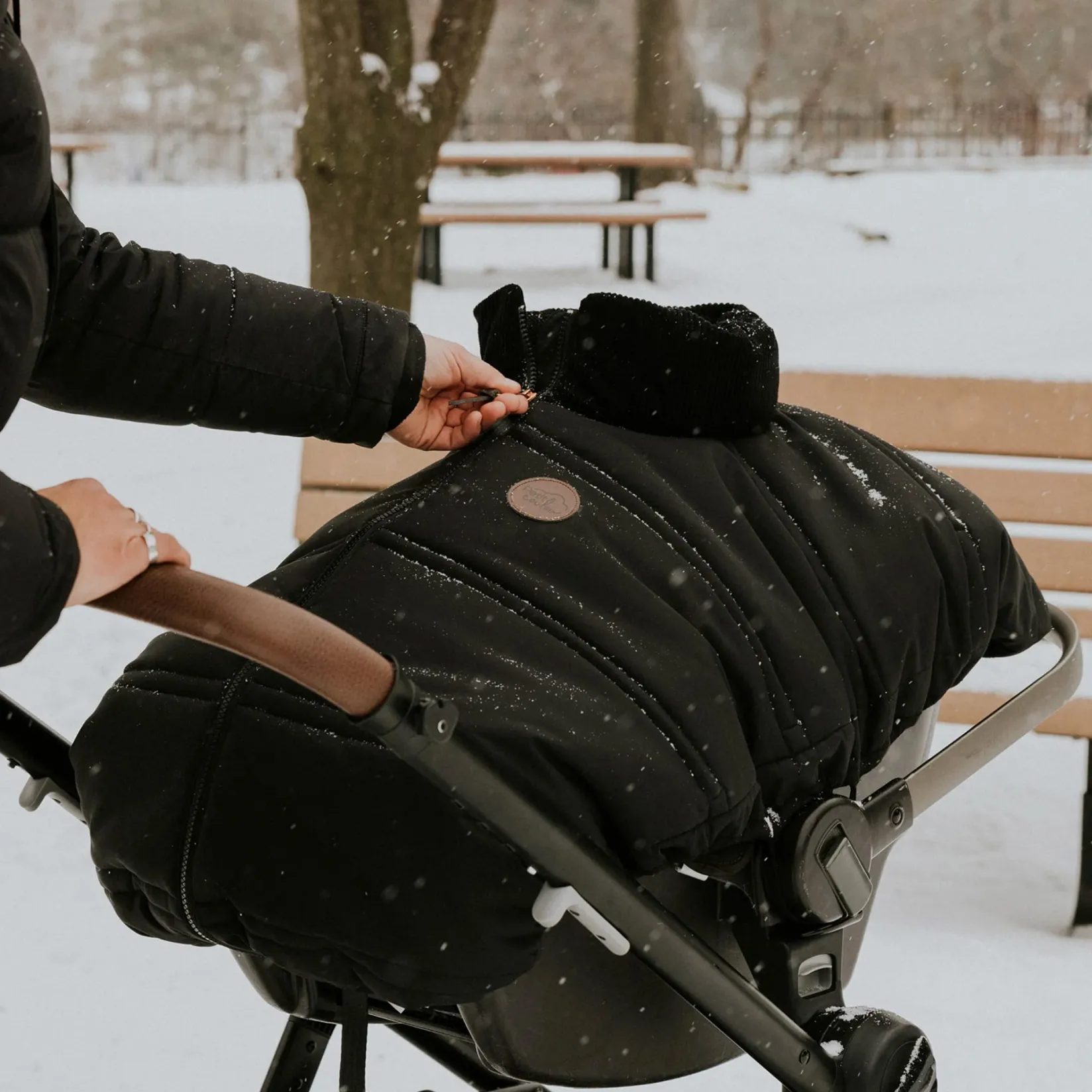 Outdoors & Travel|Blankets>Petit Coulou Light Car Seat Cover - Black