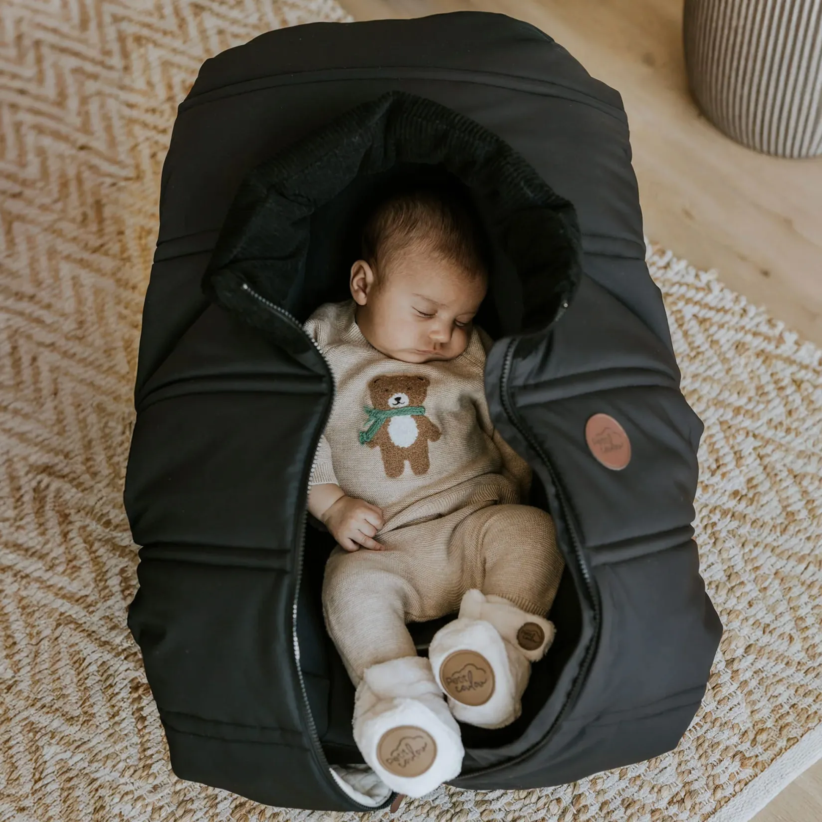 Outdoors & Travel|Blankets>Petit Coulou Light Car Seat Cover - Black