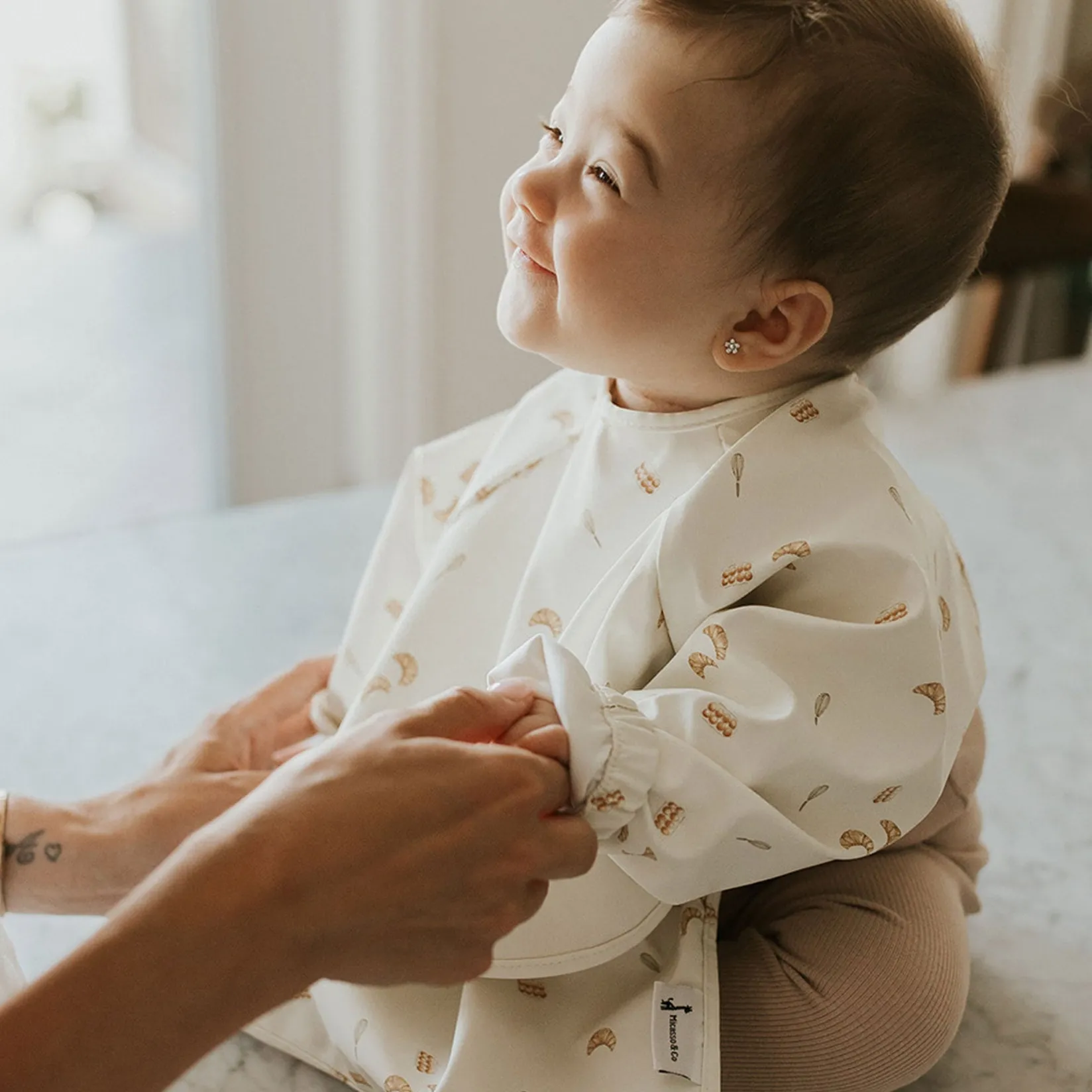 Breastfeeding|Bibs>Micasso Long-sleeved Bib with integrated pocket 6-24m - Little bear