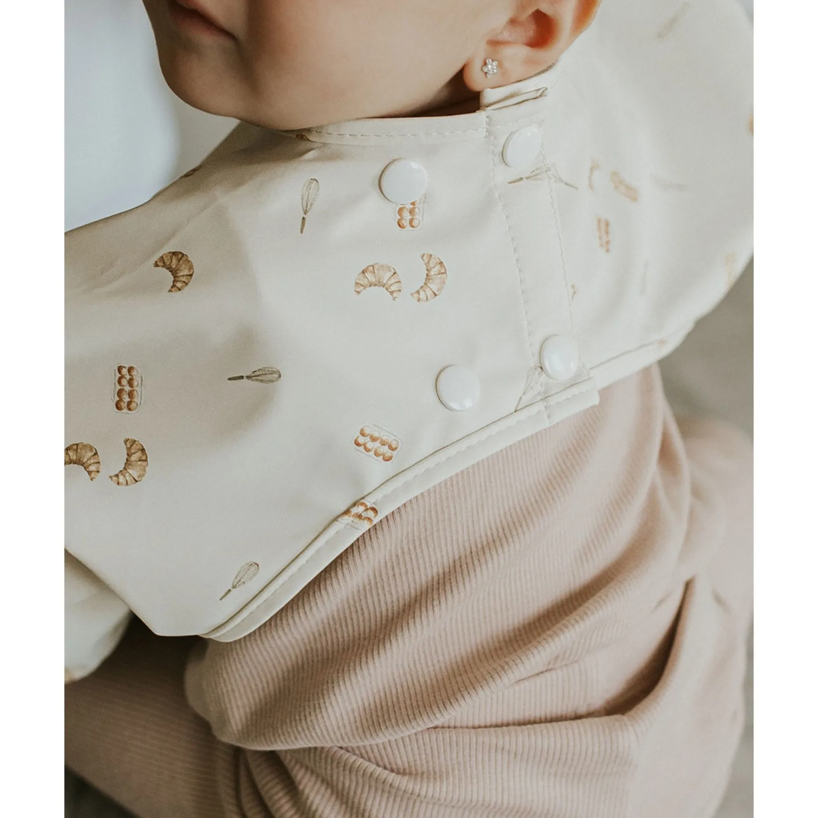 Breastfeeding|Bibs>Micasso Long-sleeved Bib with integrated pocket 6-24m - Little bear
