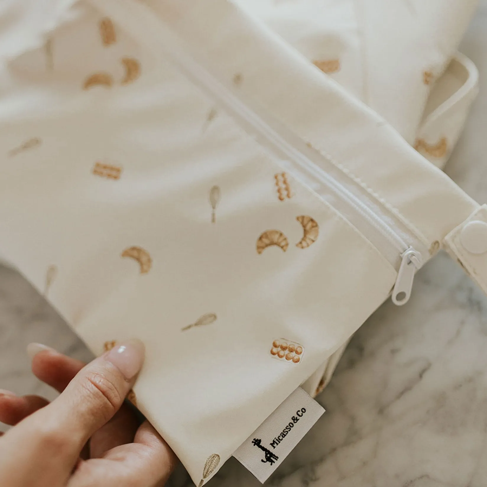 Breastfeeding|Bibs>Micasso Long-sleeved Bib with integrated pocket 6-24m - Little bear