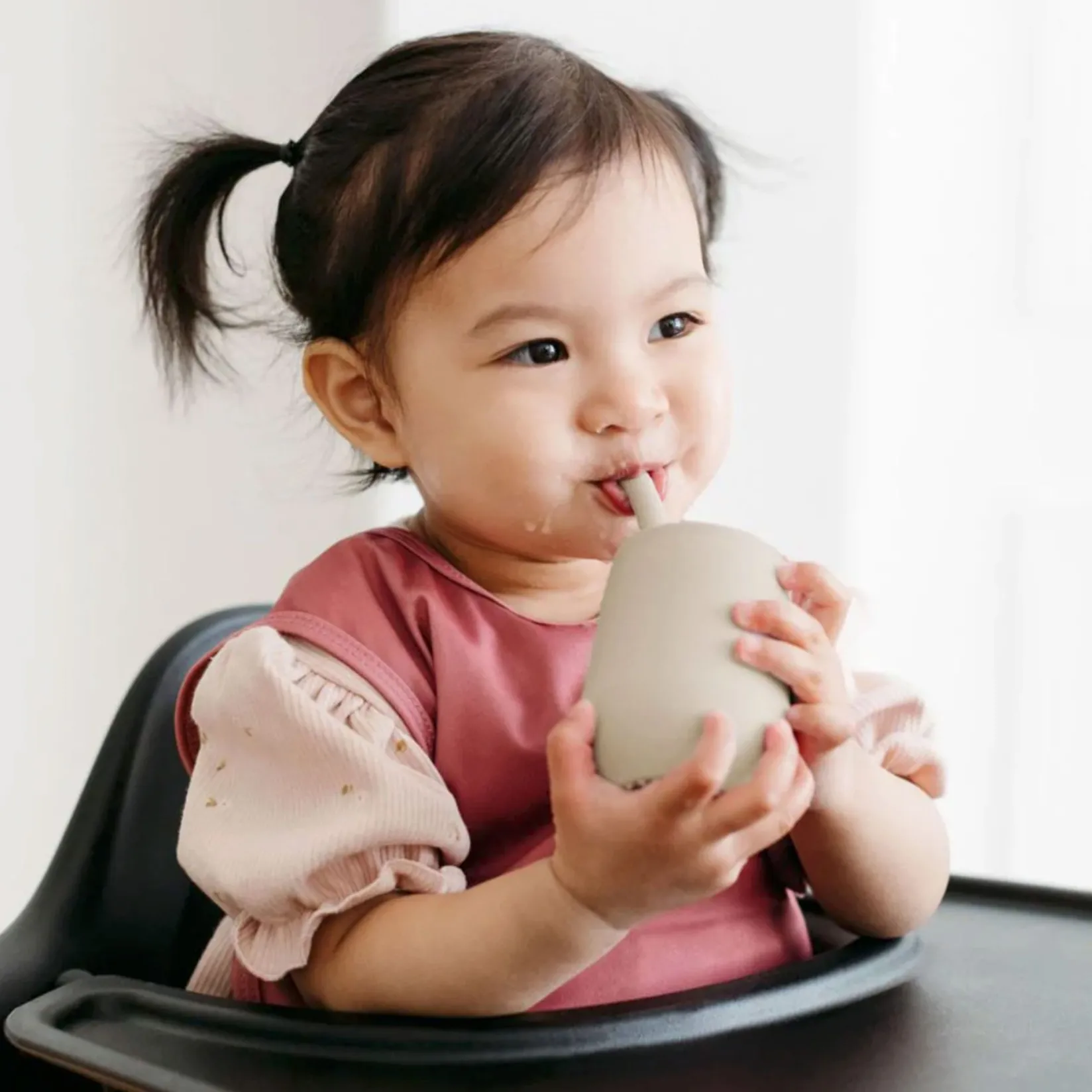 Tableware|Plates & Placemats>EZ PZ Fun Mini Cup + Straw Training System - Oat