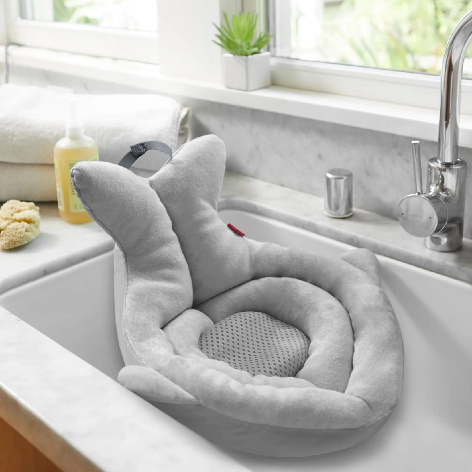 Baby Baths & Seats|Bath Accessories>Skip Hop MOBY Softspot Sink Bather Grey