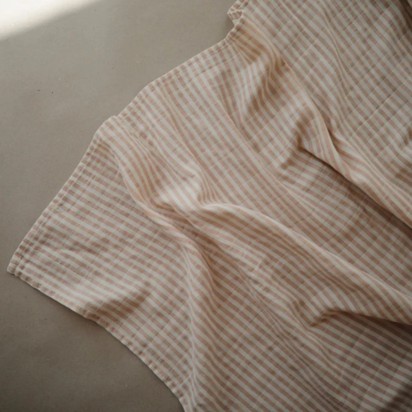Blankets|Blankets>Mushie Muslin Swaddle Blanket - Natural Stripe