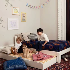 Twin, Full & Queen Beds><noscript><img width=