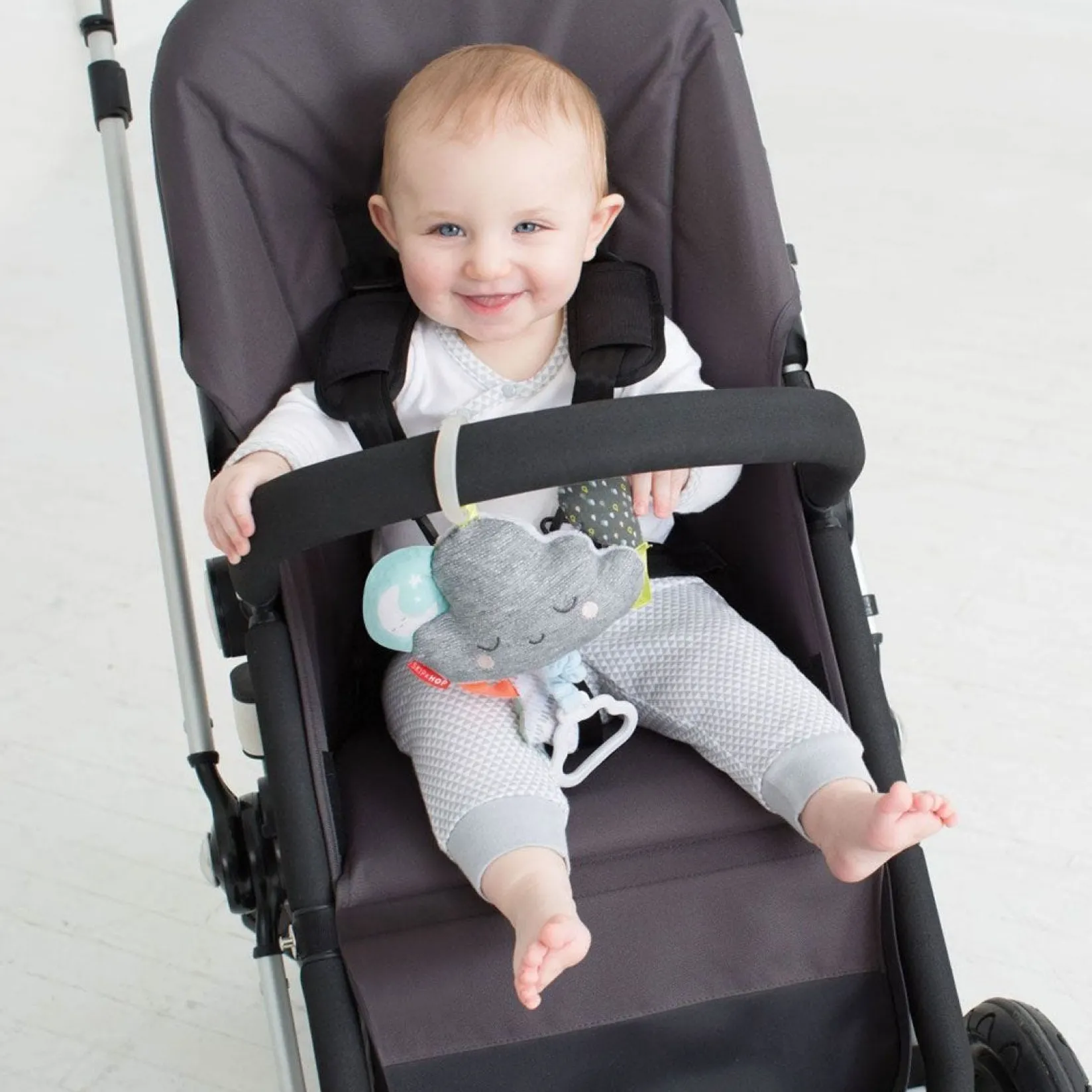 Stroller & Car Seat Toys|Developmental Toys>Skip Hop Silver Lining Cloud Jitter Stroller Baby Toy