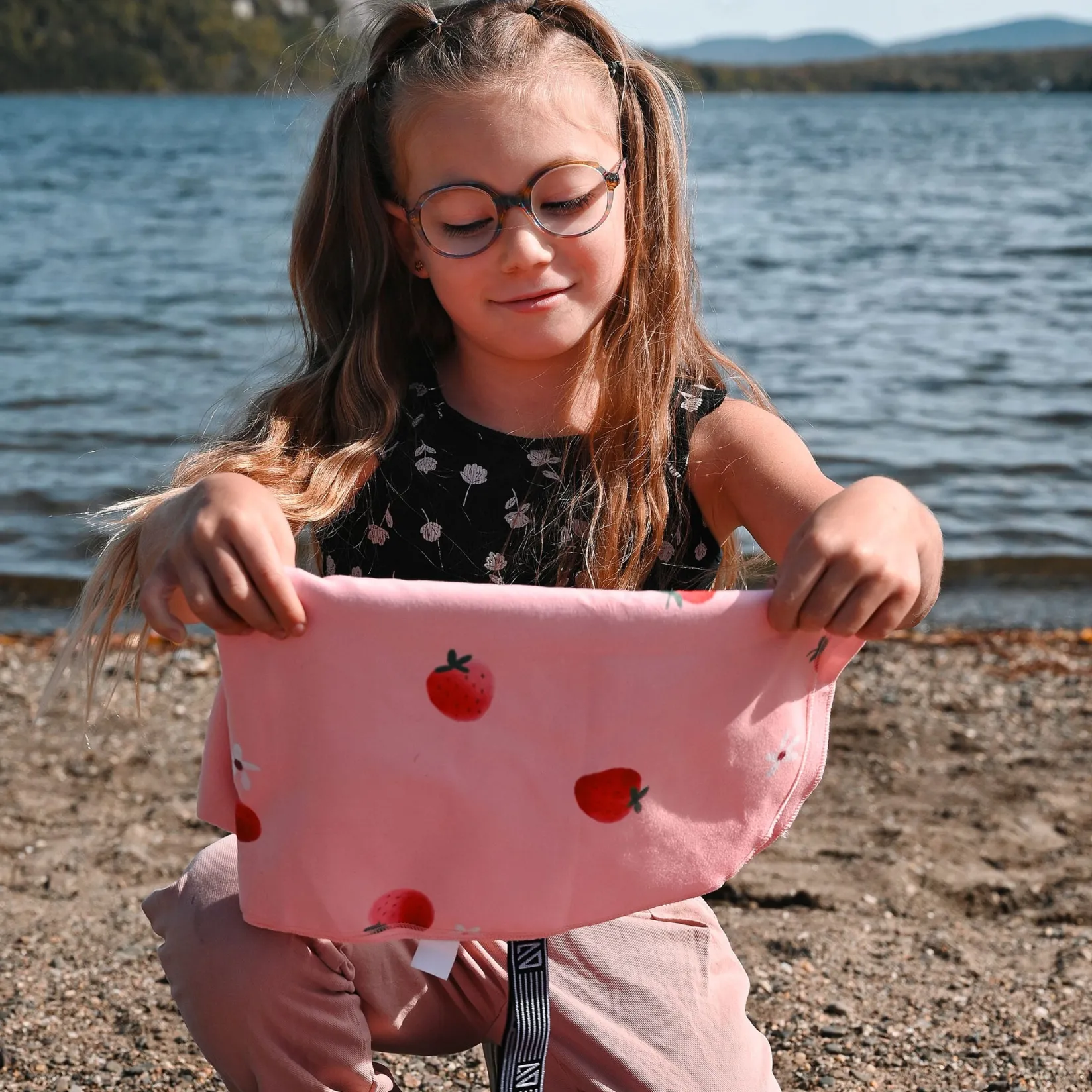 Summer Activities|Outdoors & Travel>Nano Strawberries Beach Towel Pink