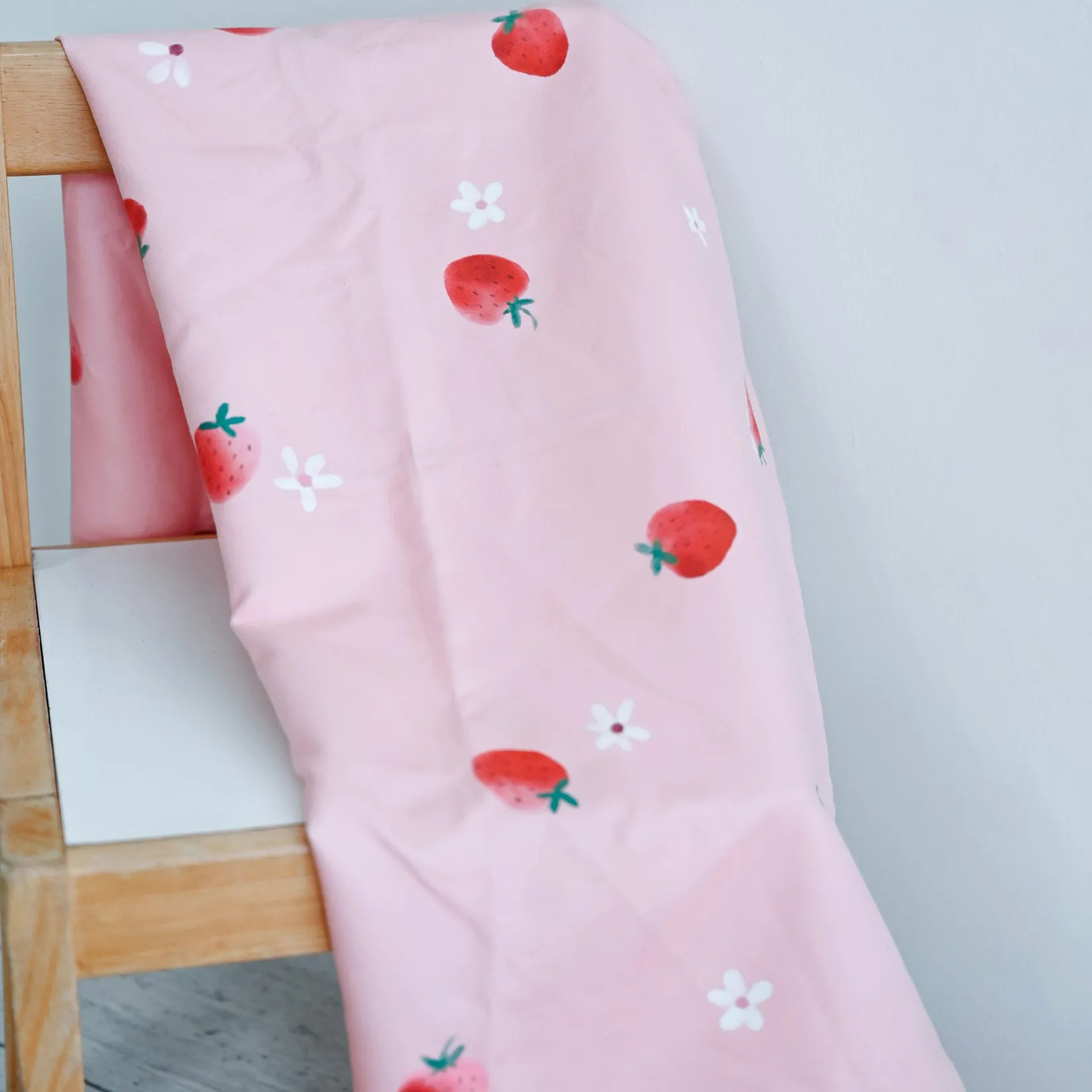 Summer Activities|Outdoors & Travel>Nano Strawberries Beach Towel Pink