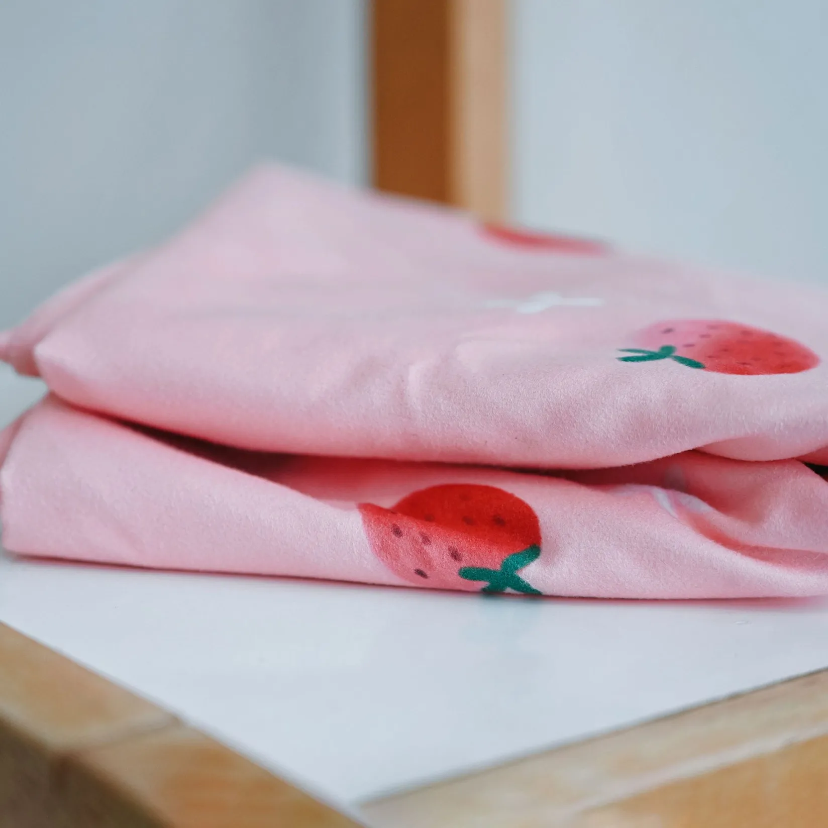 Summer Activities|Outdoors & Travel>Nano Strawberries Beach Towel Pink