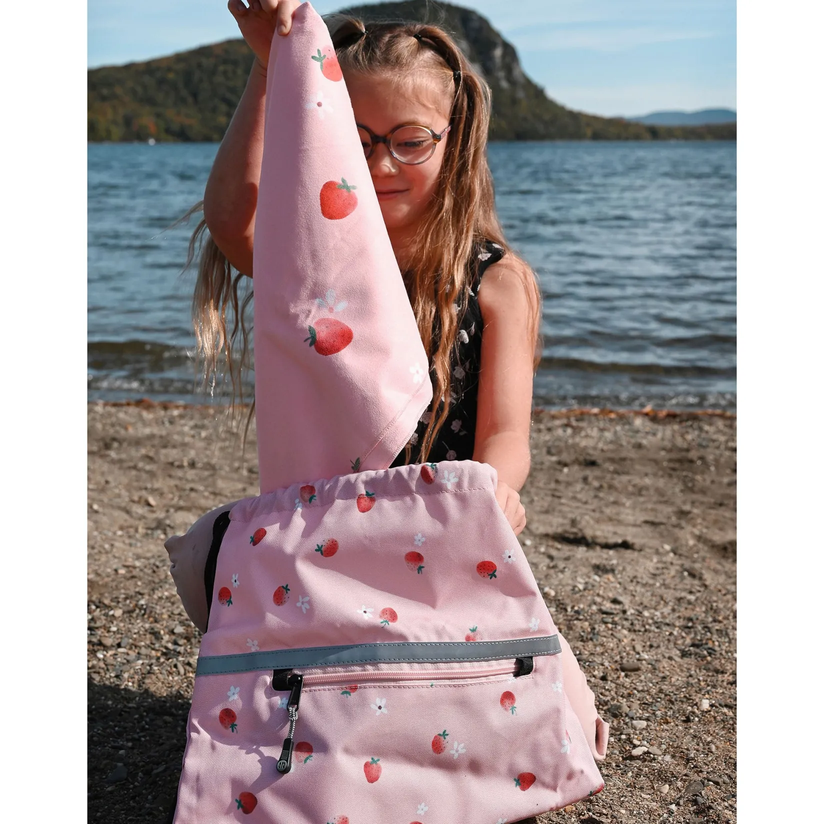 Summer Activities|Outdoors & Travel>Nano Strawberries Beach Towel Pink