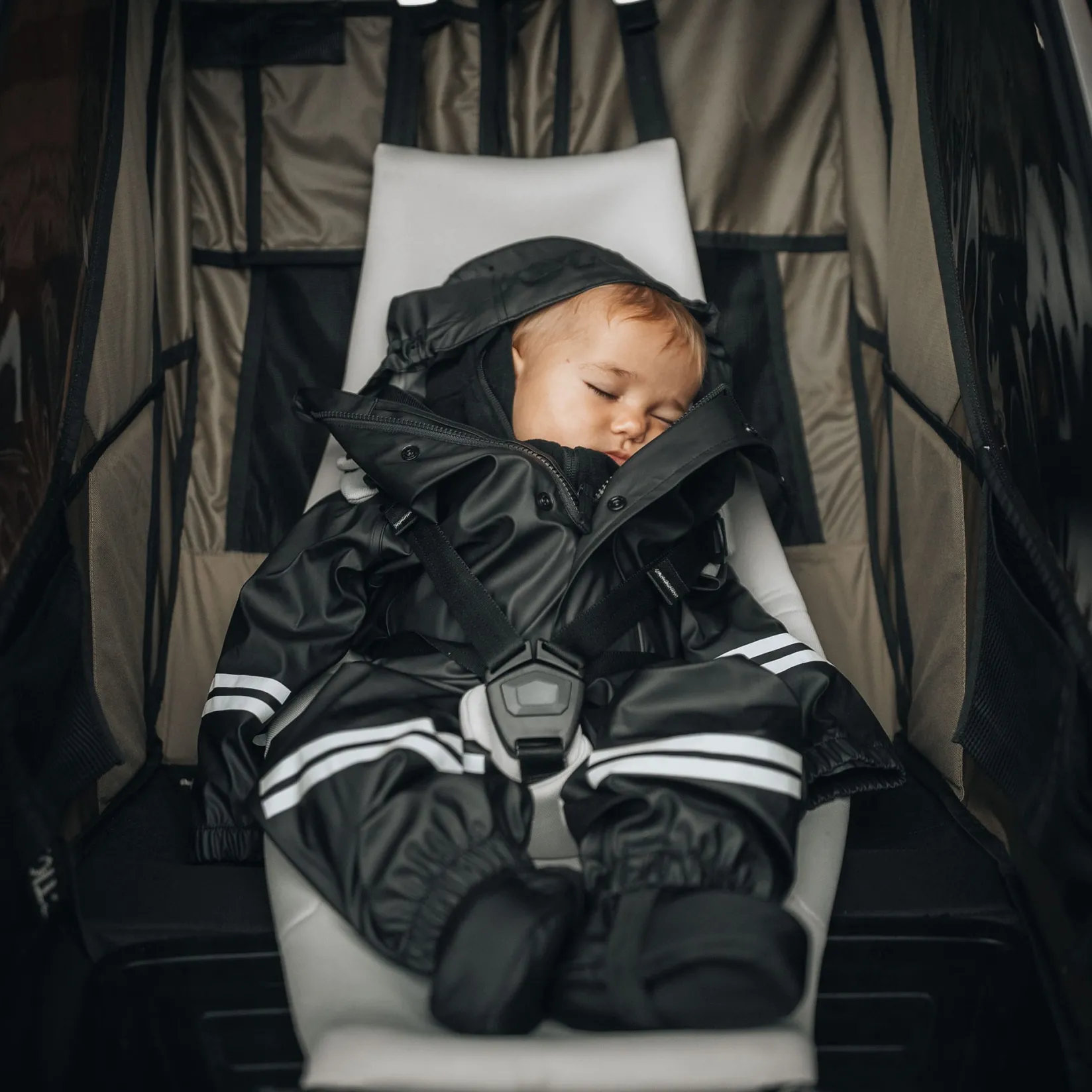 Strollers & Trailers>Thule Chariot 2.0 Baby Sling Gray