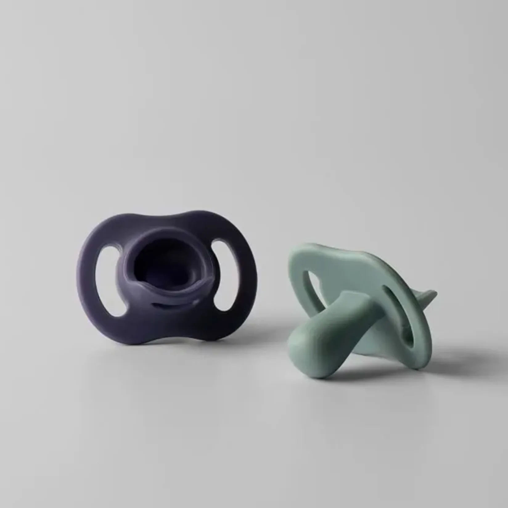 Pacifiers & Clips|Pacifiers & Clips>Tommee Tippee Ultra-Light Stayput Pacifier 18-36months