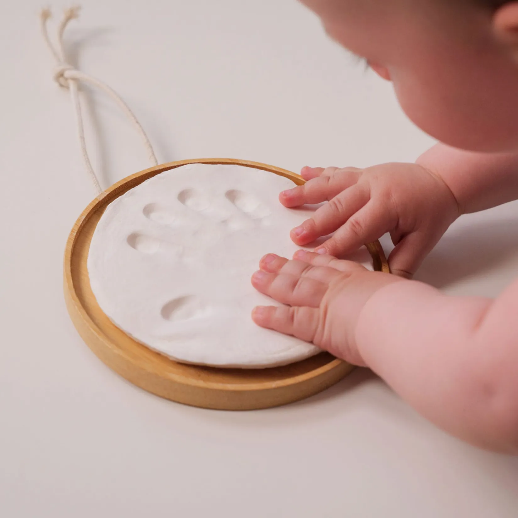 Baby Memories|Baby Memories>Petit Artichaut Wooden Imprint Medallion